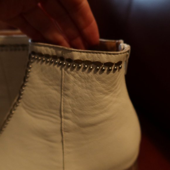 $645 Calleen Cordero Boots off-white/cream leather w brass and nickel studs 7 - Picture 7 of 16